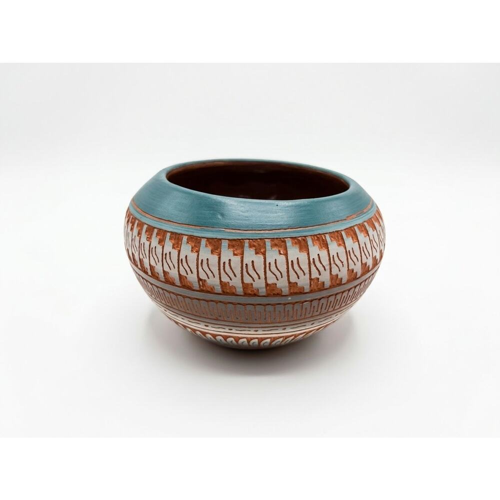 Vintage Navajo Etched Pottery Bowl Signed T.C. Dineh - Large Bear Paws Pot - Picture 4 of 8